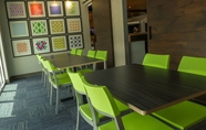 Restaurant 4 Holiday Inn Express & Suites MIAMI AIRPORT EAST, an IHG Hotel