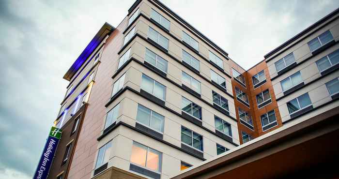 Exterior Holiday Inn Express & Suites LOUISVILLE DOWNTOWN, an IHG Hotel