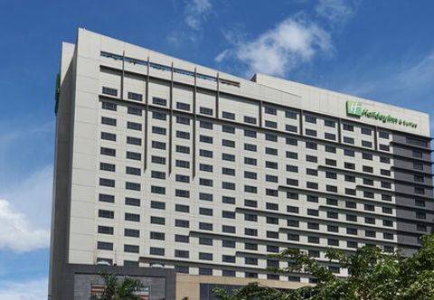 Exterior Holiday Inn & Suites MAKATI, an IHG Hotel