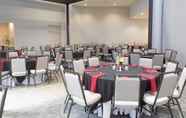 ร้านอาหาร 7 Holiday Inn ORLANDO-INTERNATIONAL AIRPORT, an IHG Hotel