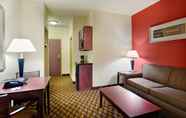 Common Space 6 Holiday Inn Express & Suites MALVERN, an IHG Hotel