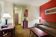 Common Space Holiday Inn Express & Suites MALVERN, an IHG Hotel