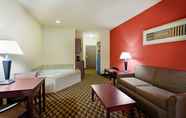 Bedroom 7 Holiday Inn Express & Suites MALVERN, an IHG Hotel
