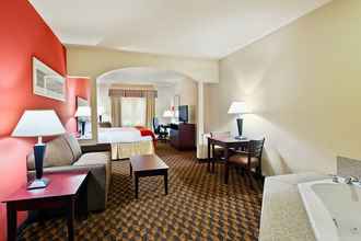 Bedroom 4 Holiday Inn Express & Suites MALVERN, an IHG Hotel