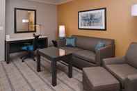 Common Space Crowne Plaza SHENANDOAH - WOODLANDS AREA, an IHG Hotel