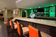 Bar, Cafe and Lounge Holiday Inn DUBLIN-PLEASANTON, an IHG Hotel