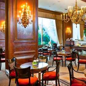 Cozy atmosphere at Caf Vienna, a typical Viennese coffeehouse1InterContinental Hotels VIENNA by IHG, an IHG Hotel,德布灵飯店