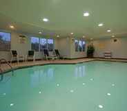 Kolam Renang 7 Holiday Inn Express & Suites ROCHESTER, an IHG Hotel