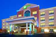 ภายนอกอาคาร Holiday Inn Express & Suites WOODBRIDGE, an IHG Hotel