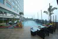 Swimming Pool Crowne Plaza NEW DELHI MAYUR VIHAR NOIDA, an IHG Hotel