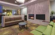 Lobi 3 Holiday Inn Express & Suites HAYS, an IHG Hotel