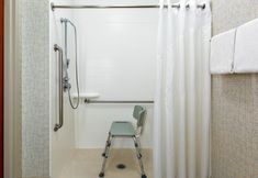 In-room Bathroom 4 Holiday Inn Express ELLENSBURG by IHG, an IHG Hotel