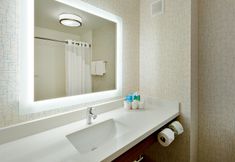 In-room Bathroom 6 Holiday Inn Express ELLENSBURG by IHG, an IHG Hotel