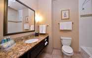 Phòng tắm bên trong 5 Holiday Inn Express & Suites WICHITA FALLS, an IHG Hotel