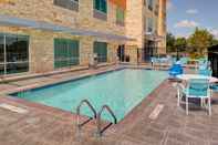 Kolam Renang Holiday Inn Express & Suites HOUSTON NW - CYPRESS GRAND PKY, an IHG Hotel