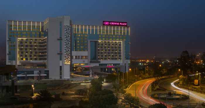 ภายนอกอาคาร Crowne Plaza GREATER NOIDA, an IHG Hotel