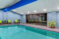 Kolam Renang Holiday Inn Express & Suites MORRISTOWN, an IHG Hotel