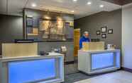 Lobi 5 Holiday Inn Express & Suites MORRISTOWN, an IHG Hotel