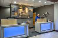 Lobby Holiday Inn Express & Suites MORRISTOWN, an IHG Hotel