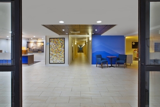 Lobby 4 Holiday Inn Express & Suites CINCINNATI NORTHEAST-MILFORD, an IHG Hotel