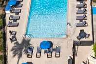 Swimming Pool Crowne Plaza VENTURA BEACH, an IHG Hotel