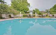 Kolam Renang 6 Holiday Inn Express NASHVILLE-HENDERSONVILLE, an IHG Hotel