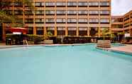 Swimming Pool 2 Holiday Inn VIRGINIA BEACH - NORFOLK, an IHG Hotel