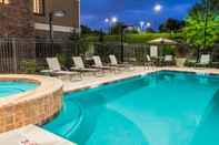 สระว่ายน้ำ Staybridge Suites KANSAS CITY-INDEPENDENCE, an IHG Hotel
