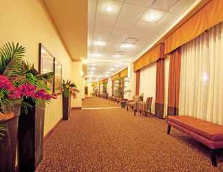 Lobby 2 Holiday Inn BATTLE CREEK, an IHG Hotel