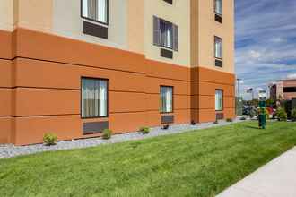 Exterior 4 Candlewood Suites EAU CLAIRE I-94