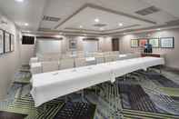 Functional Hall Holiday Inn Express & Suites LONGMONT - BOULDER AREA, an IHG Hotel