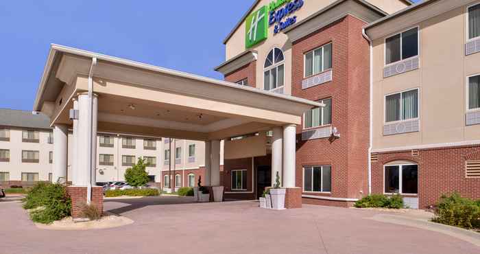 Exterior Holiday Inn Express & Suites EMPORIA NORTHWEST, an IHG Hotel