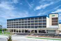 Exterior Holiday Inn Express NAGS HEAD OCEANFRONT, an IHG Hotel