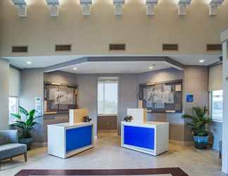 Lobby 2 Holiday Inn Express NAGS HEAD OCEANFRONT, an IHG Hotel