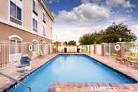 Kolam Renang Holiday Inn Express LAKE WALES N-WINTER HAVEN, an IHG Hotel