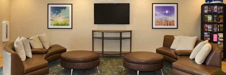 Lobi Candlewood Suites LANCASTER WEST