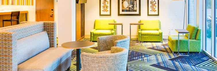 Sảnh chờ Holiday Inn Express & Suites RUSSELLVILLE, an IHG Hotel