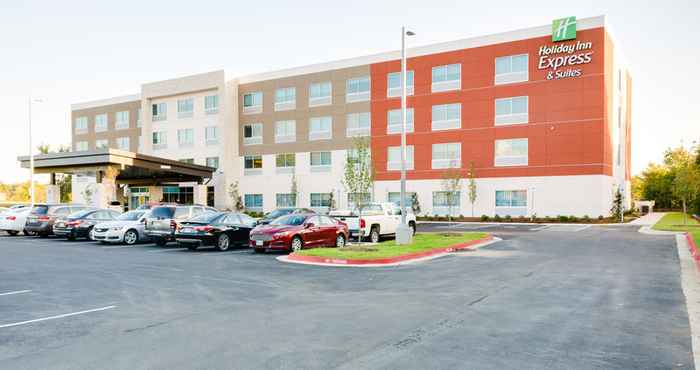 Ruang Umum Holiday Inn Express & Suites RUSSELLVILLE, an IHG Hotel