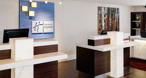 Lobi 2 Holiday Inn Express SIMI VALLEY by IHG, an IHG Hotel