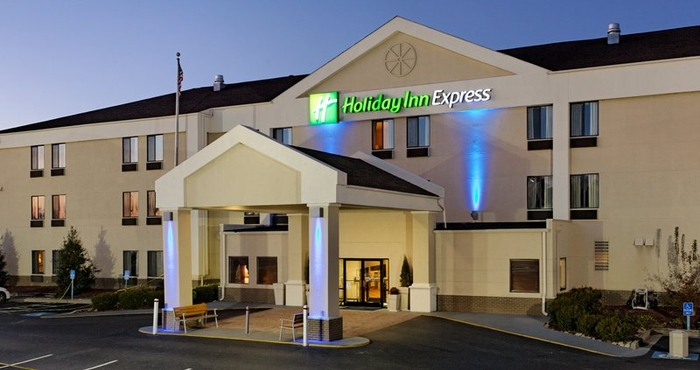 Exterior Holiday Inn Express METROPOLIS, an IHG Hotel