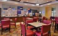 ร้านอาหาร 5 Holiday Inn Express & Suites PITTSBURG, an IHG Hotel