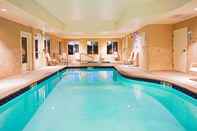 Hồ bơi Holiday Inn Express & Suites RENO AIRPORT, an IHG Hotel