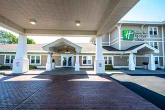 Exterior 4 Holiday Inn Express & Suites IRON MOUNTAIN, an IHG Hotel