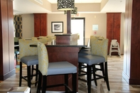 Bar, Cafe and Lounge Holiday Inn Express & Suites ROANOKE RAPIDS SE, an IHG Hotel