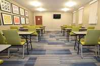 Functional Hall Holiday Inn Express PITTSBURGH-BRIDGEVILLE, an IHG Hotel