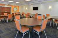 ห้องประชุม Holiday Inn Express & Suites TERRE HAUTE, an IHG Hotel