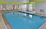 สระว่ายน้ำ 7 Holiday Inn Express & Suites TERRE HAUTE, an IHG Hotel