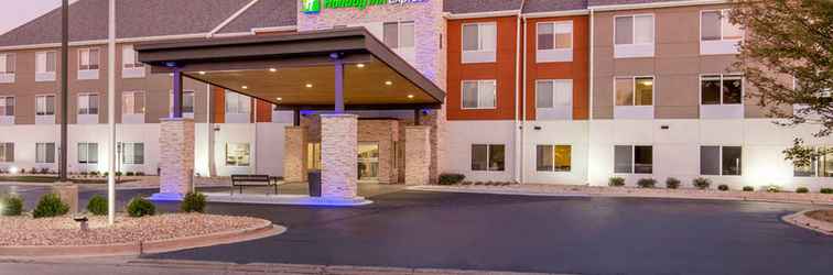 Exterior Holiday Inn Express & Suites CHICAGO WEST - ST CHARLES, an IHG Hotel