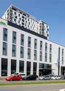 New and fancy Hotelbuilding Holiday Inn Dusseldorf City Toulouser Allee, an IHG Hotel