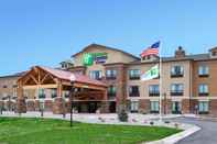 Exterior Holiday Inn Express & Suites LANDER, an IHG Hotel